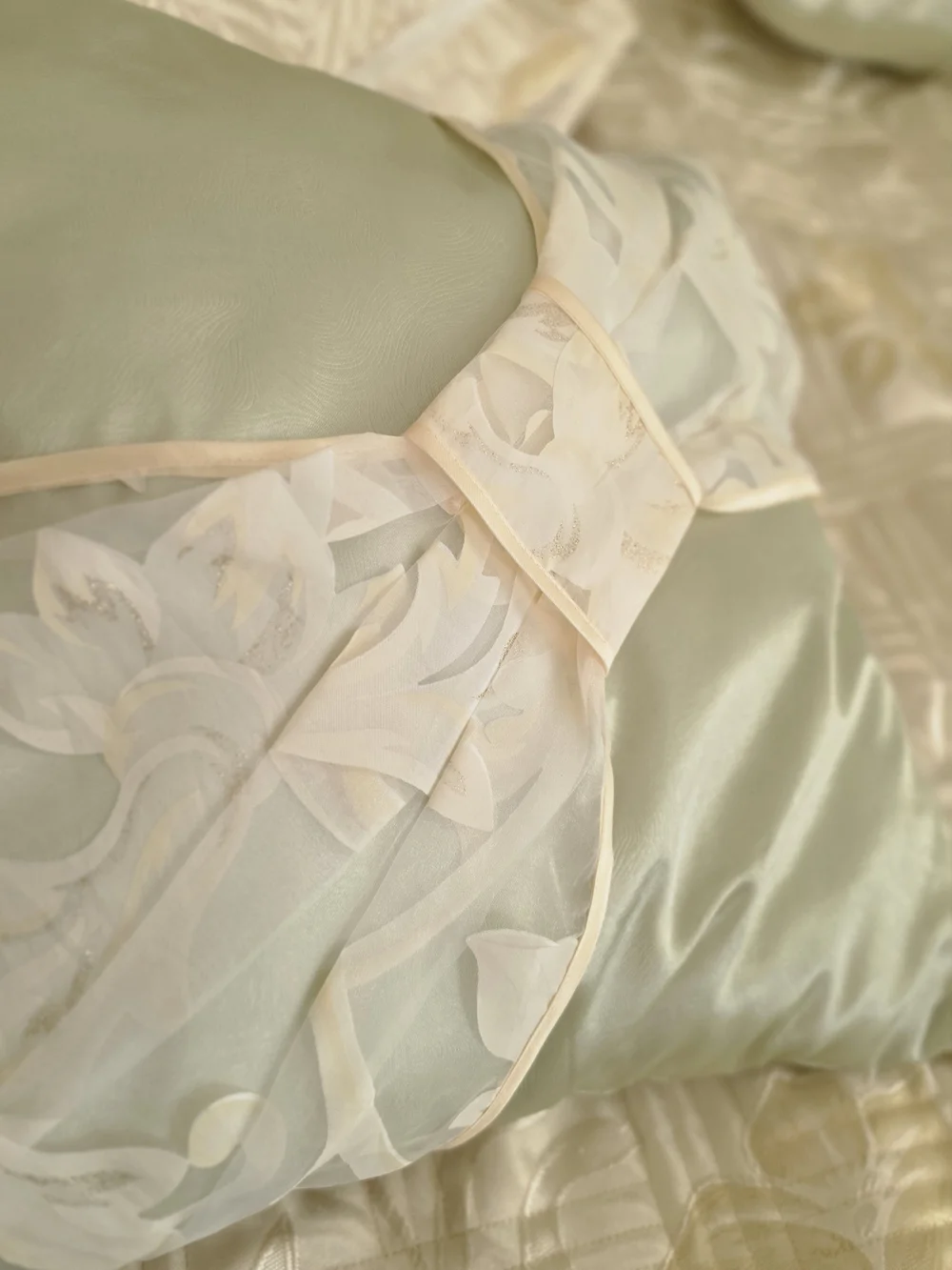 Luxury Cream and Sage Floral Quilted Bedspread Set